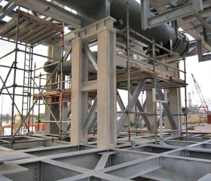 Combination of cementitious fireproofing with scaffolding support